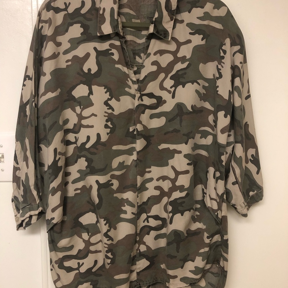 Suzy D Camo 3/4 sleeve longer in back